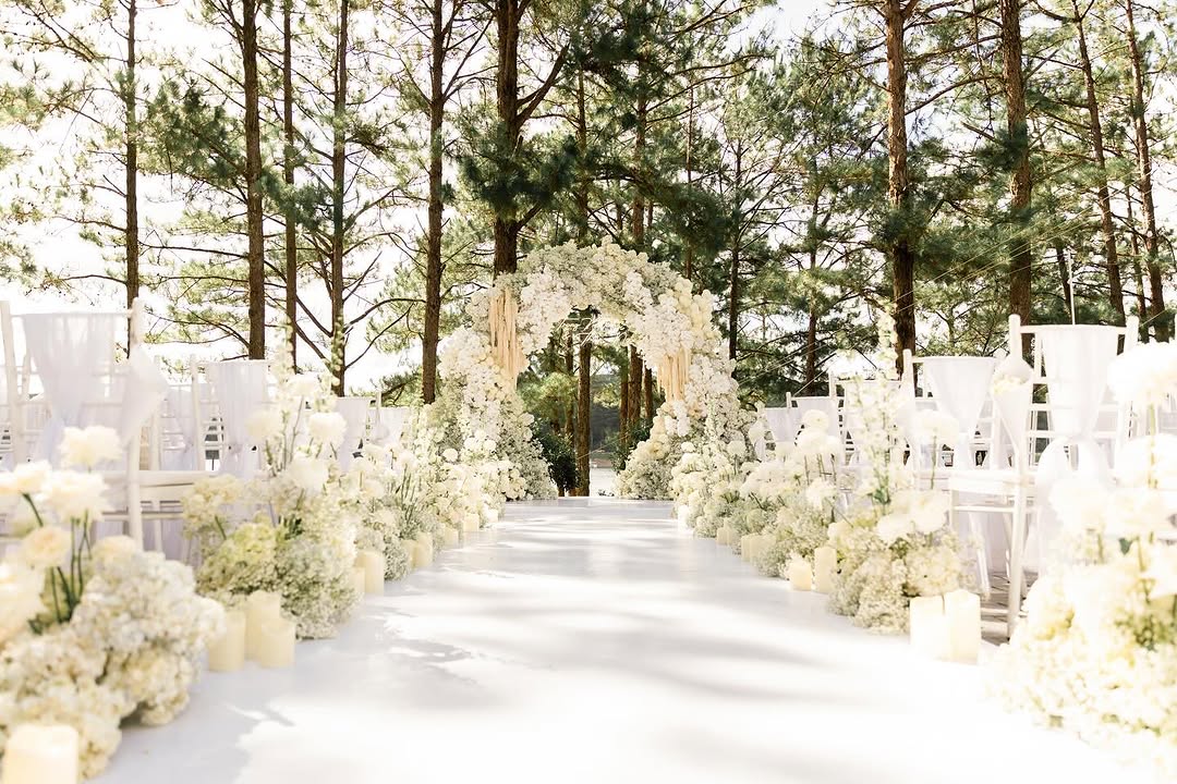 Trang trí tiệc cưới sân vườn ngoài trời tại Đà Lạt giữa rừng thông - The Pine Wedding Planner