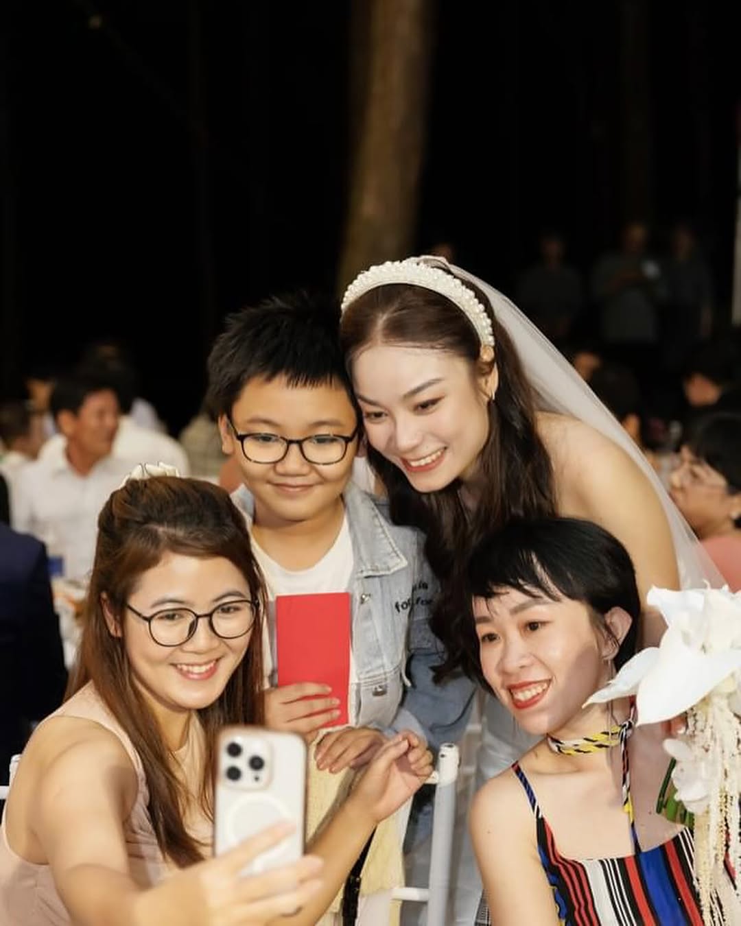 Chụp Ảnh Cưới Đà Lạt Trong Ánh Sáng Tự Nhiên Với Khoảnh Khắc Cặp Đôi Cảm Xúc - The Pine Wedding Planner