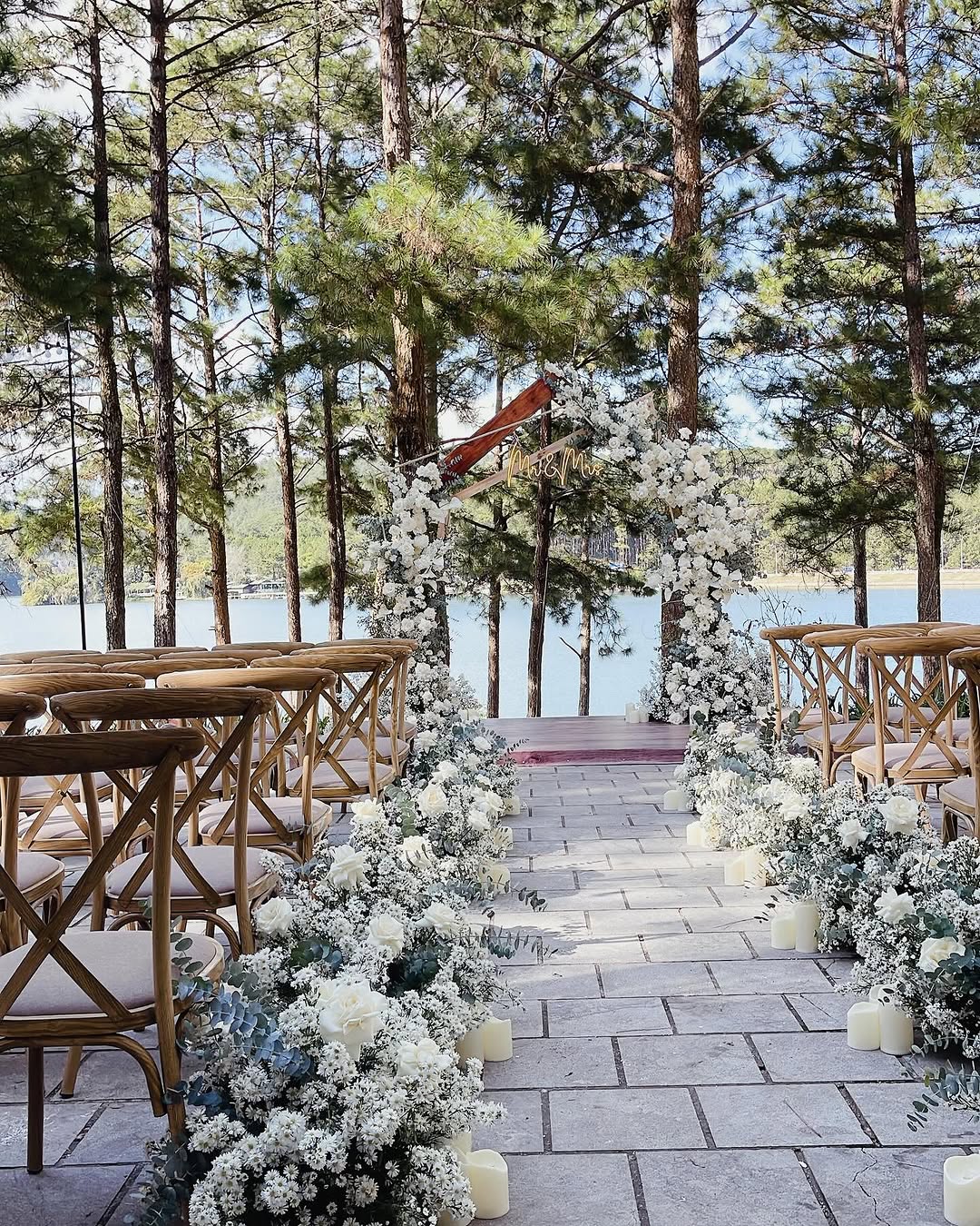 Đám Cưới Quy Mô Nhỏ - Lễ Cưới Ngoài Trời Trong Rừng Thông Đà Lạt Với Kịch Bản Dự Phòng The Pine Wedding Planner