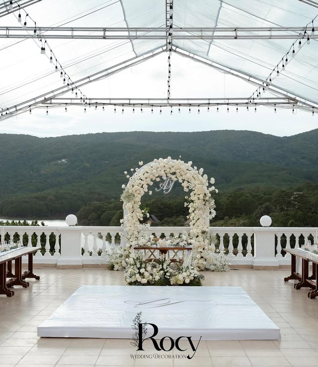 Chi Phí Đám Cưới Ngoài Trời Tại Rừng Thông Đà Lạt Với Lối Đi Lễ Đường Fine Art - The Pine Wedding Planner