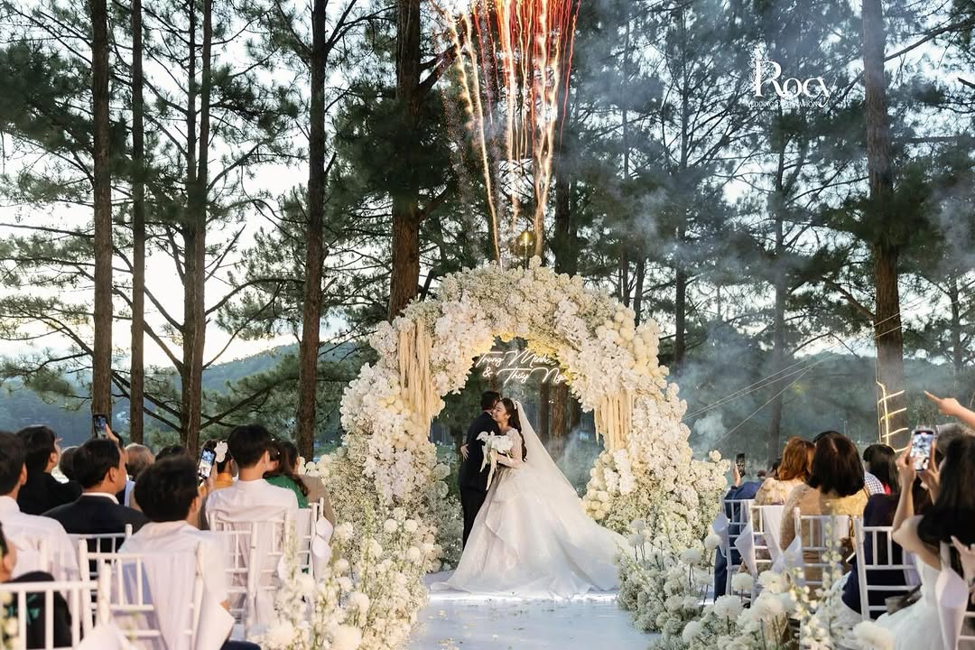 Báo Giá Địa Điểm Tiệc Cưới Ngoài Trời Với Lối Đi Lễ Đường Rừng Thông Đà Lạt Đẹp - The Pine Wedding Planner