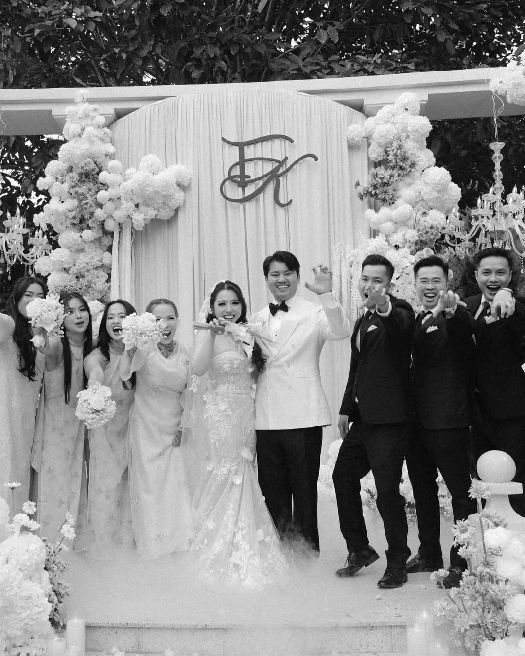 Đám Cưới Nhỏ Gia Đình Với Không Gian Sân Khấu Hoa Tươi Nghệ Thuật Rừng Thông Đà Lạt - The Pine Wedding Planner