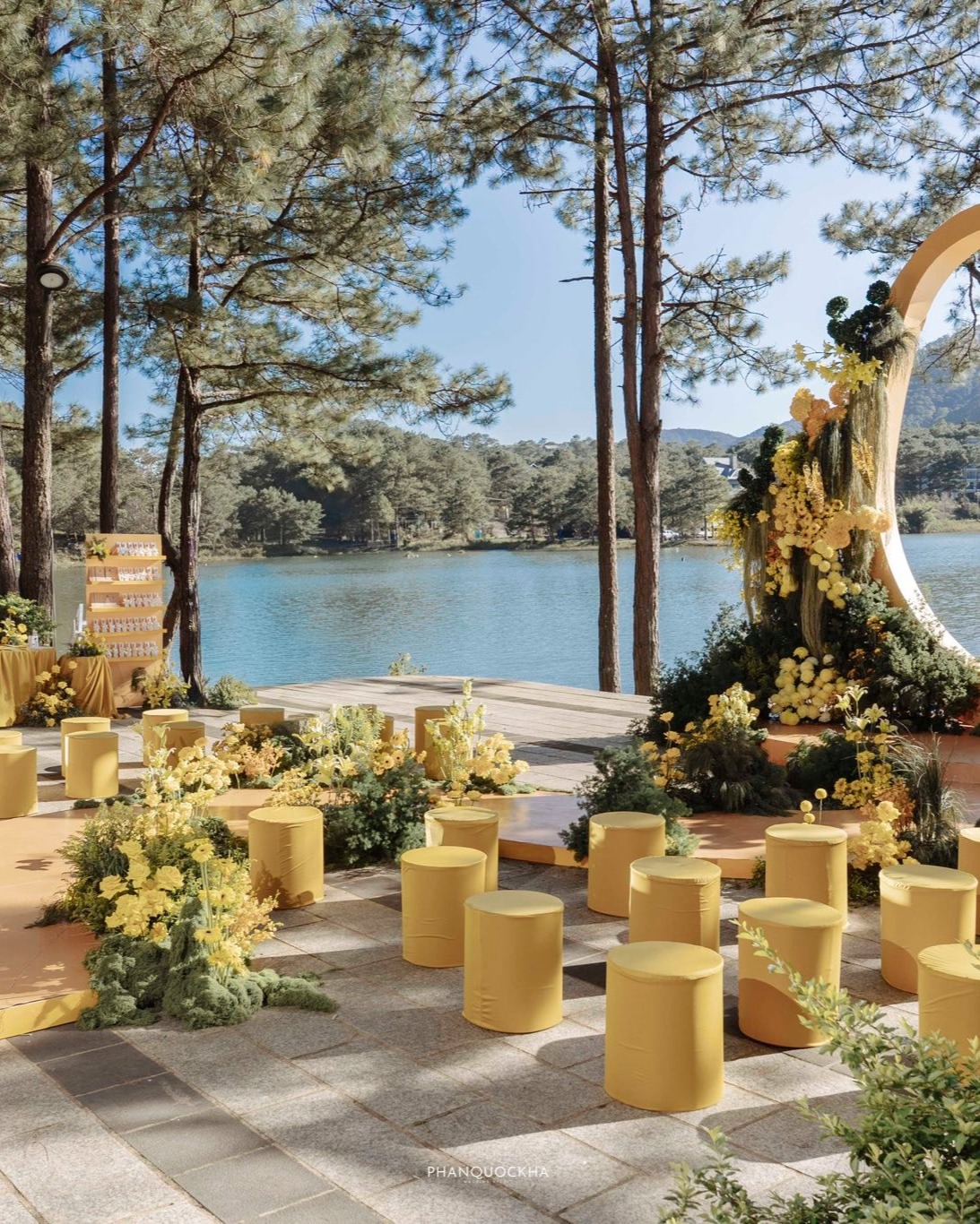 5 Concept Sân Khấu Tiệc Cưới Ngoài Trời Theo Phong Cách Rừng Thông Đà Lạt - The Pine Wedding Planner